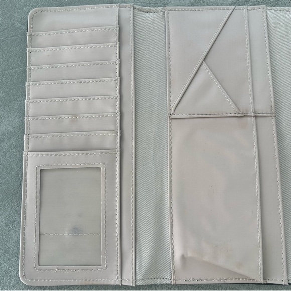 Kenneth Cole Reaction Black Leather Wallet - Picture 7 of 8